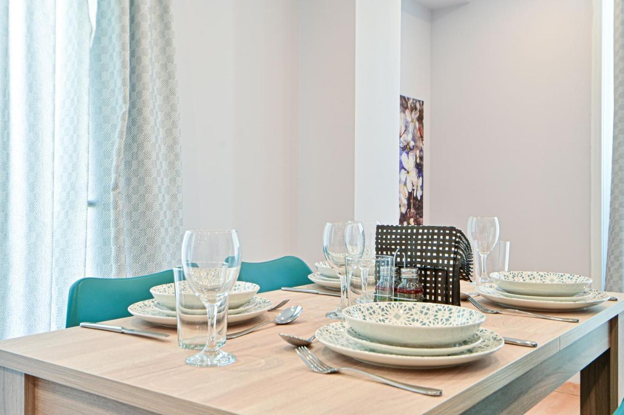 Charming Apartment With A Sea View Terrace Pireus Exteriör bild