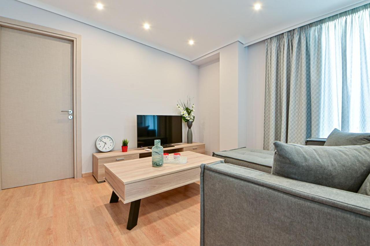 Charming Apartment With A Sea View Terrace Pireus Exteriör bild