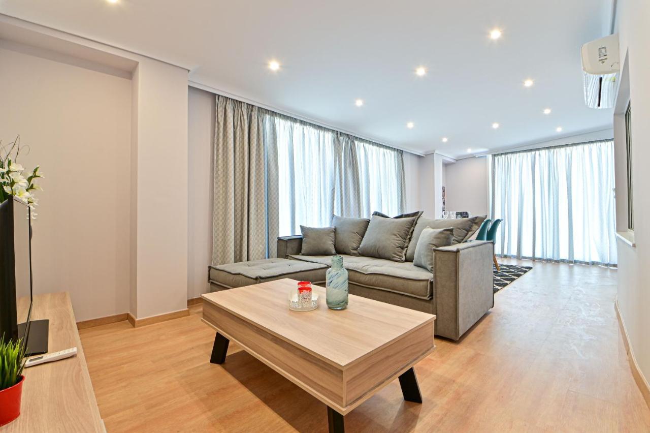 Charming Apartment With A Sea View Terrace Pireus Exteriör bild