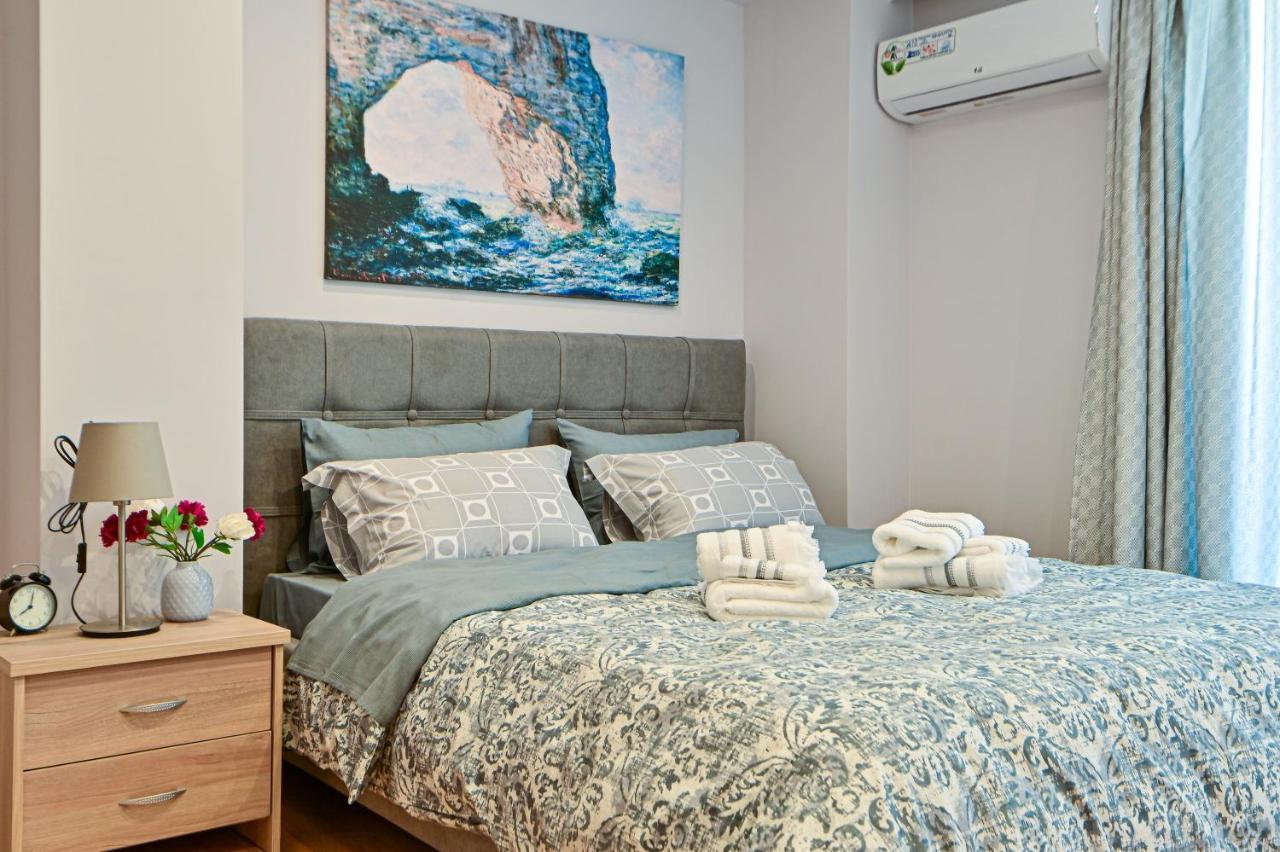 Charming Apartment With A Sea View Terrace Pireus Exteriör bild